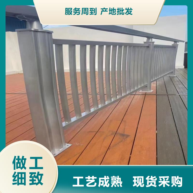 海南省屯昌县碳钢喷塑防撞护栏设计精巧