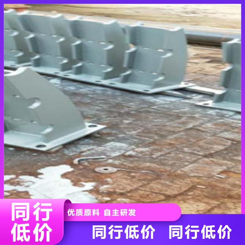资质认证<鑫润通>桥梁防撞支架,不锈钢桥梁防护栏杆厂家合作共赢